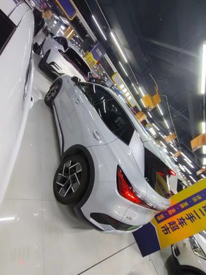 Sedan 4 cửa xe điện cũ xếp hạng an toàn tuyệt vời và giá cả phải chăng